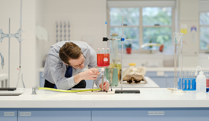 Yr11 Investigatingscience Image1