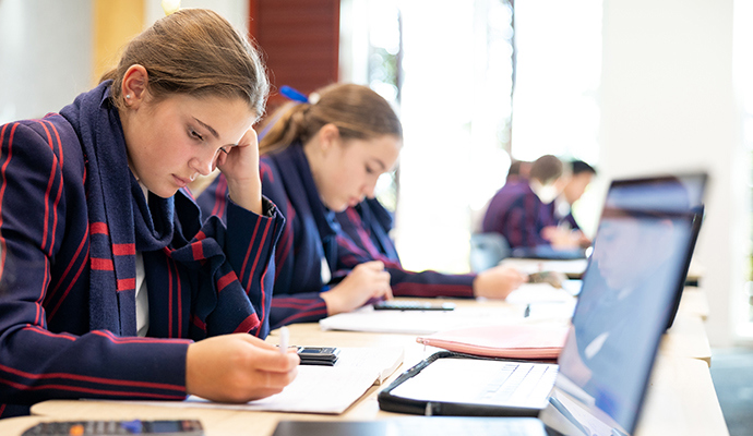 Yr11 Mathsadv Image1